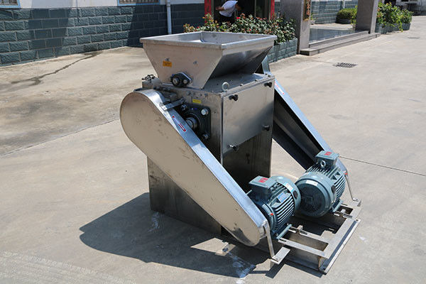 Düşük enerji tüketimi, çalıştırılması kolay, sağlam ve dayanıklı paslanmaz çelik malzemesinden yapılan üre kırıcı